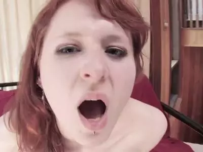 Praller Lümmel wird von einem Teen Luder mit kleinem Busen verschlungen