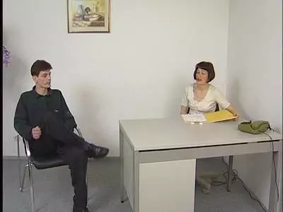 Scharfe Hure wird beim Analsex vom lüsternen Stecher gepoppt