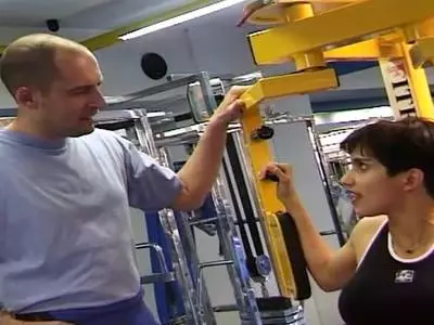 Die Lady wird in ihre haarige Fotze gefickt