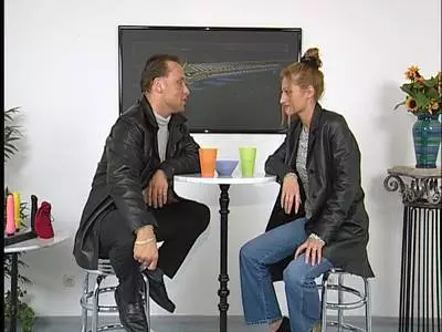 Riesen Pimmel rammt schonungslos in schmale Fotze