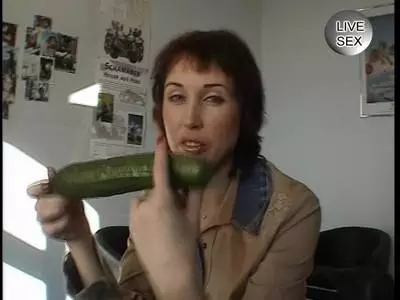 Gurken Fick macht die notgeile Mutti feucht 