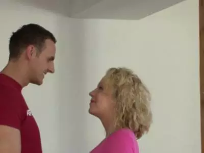 Die geile blonde Lady wird schön hart durchgerammelt