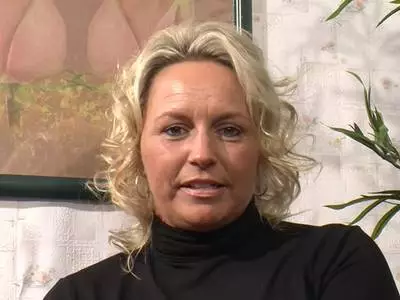 Versaute Hellblonde bei geiler Selbstbefriedigung