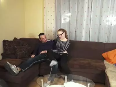 Ficke mit herrlichen Titten und getrimmter Fotze braucht es